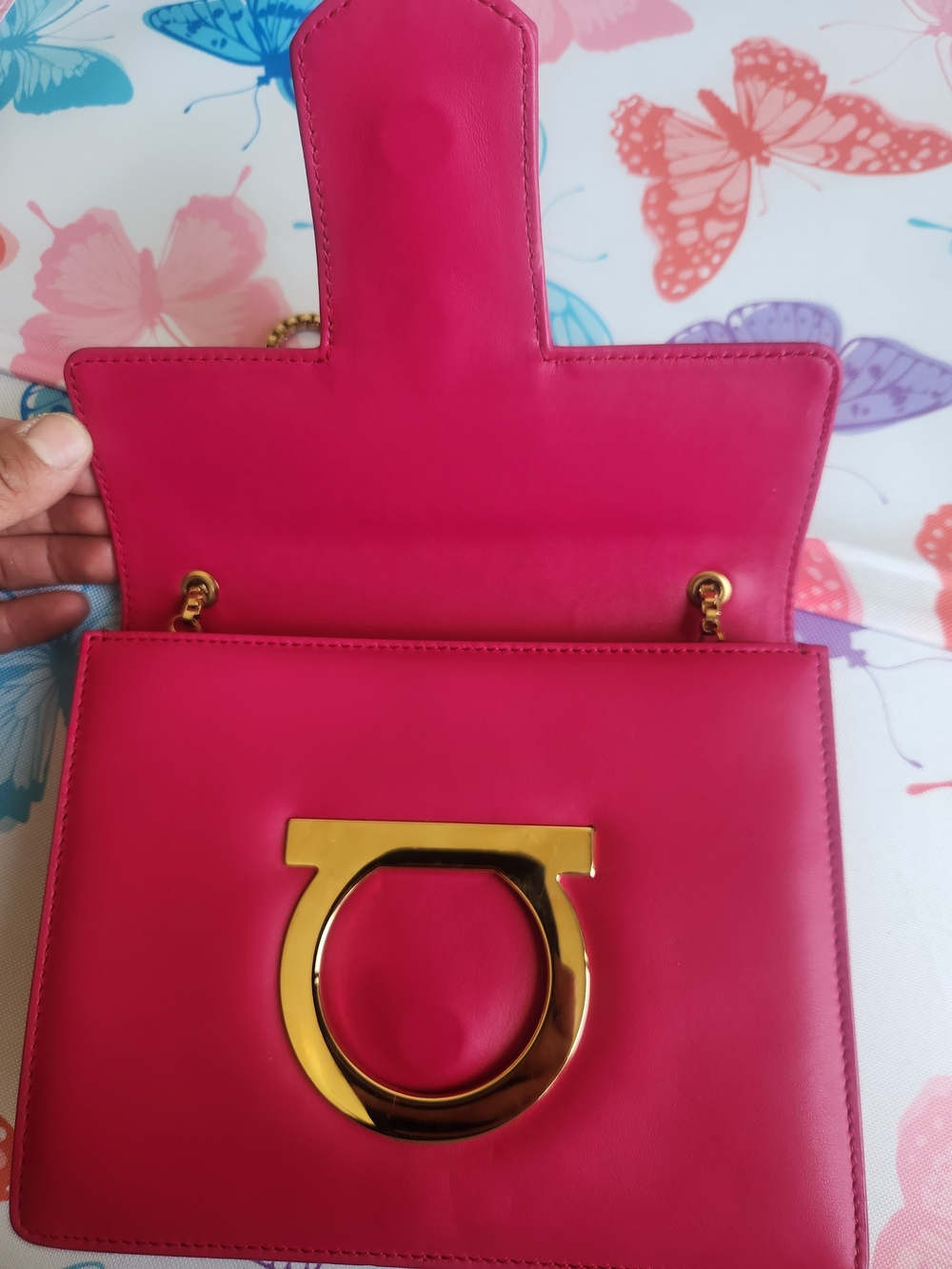 Salvatore Ferragamo Hot Pink Leather Shoulder Bag with Gold Chain - Picture 5 of 14